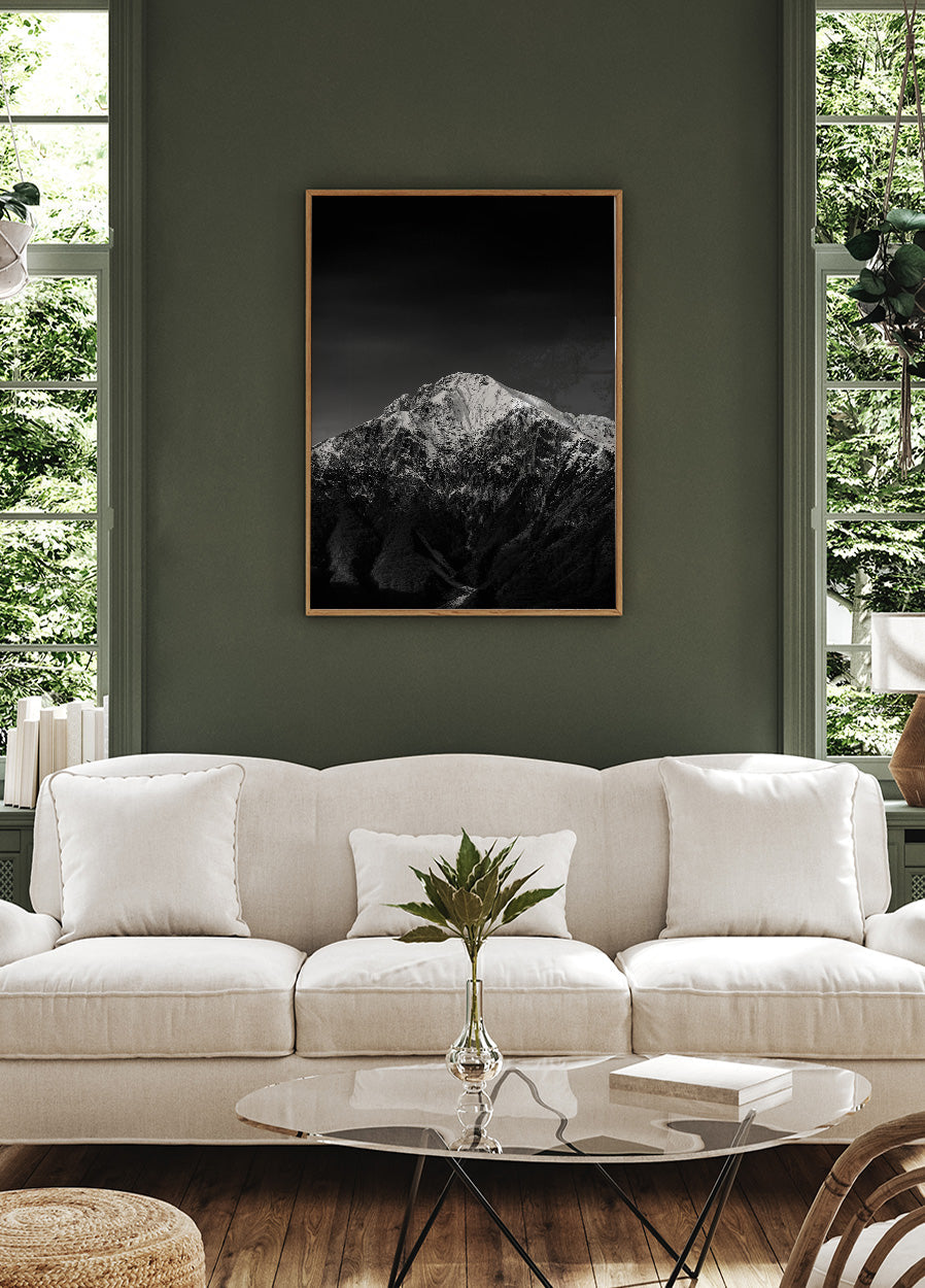 A Large Snow-Capped Mountain Portrait Plakat - Posterbox.dk