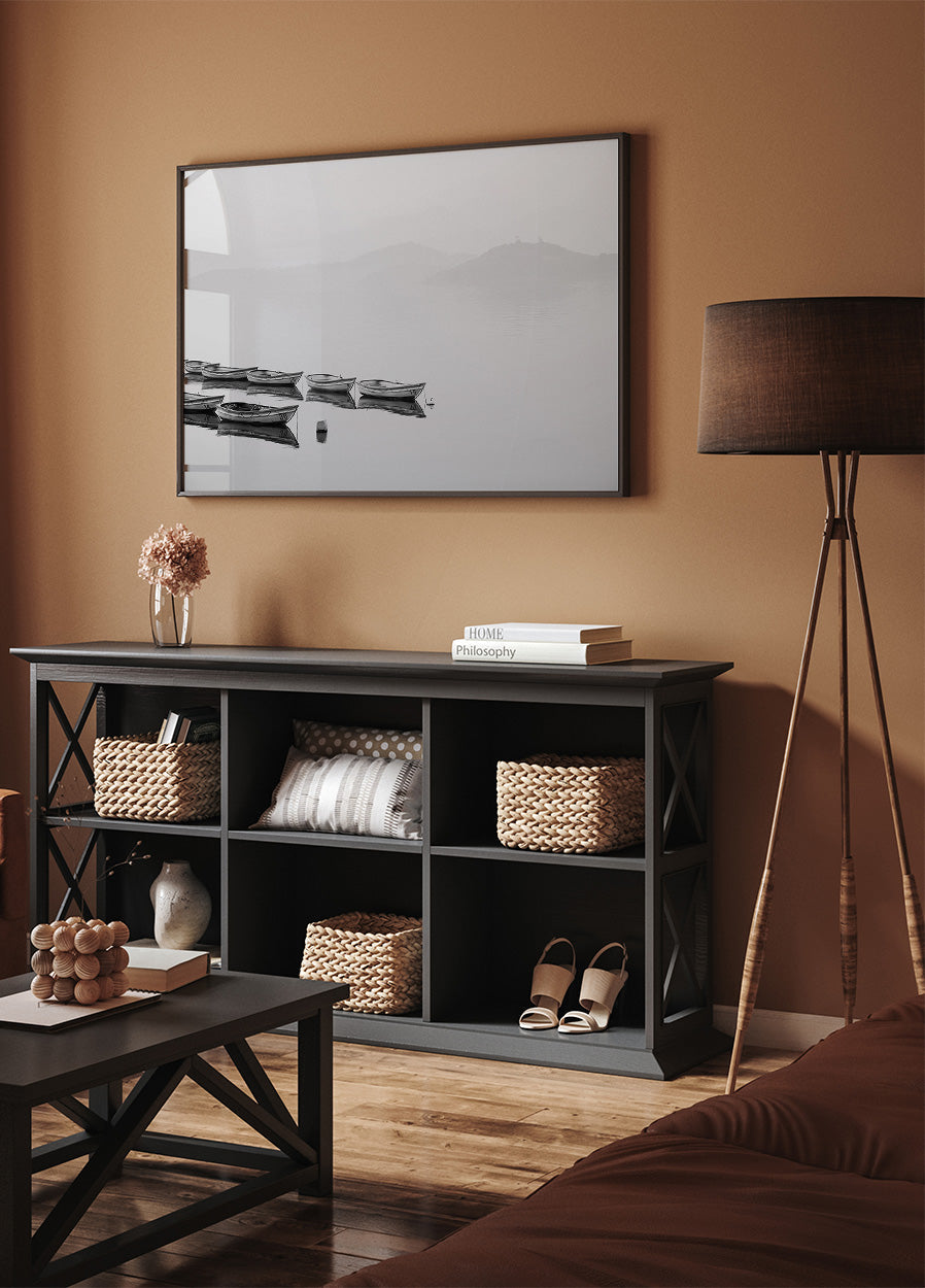 Boats In A Foggy Lake Plakat - Posterbox.dk