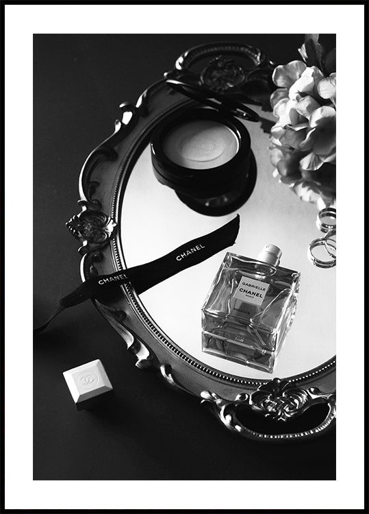 Poster in bianco e nero di bellezza del profumo Chanel