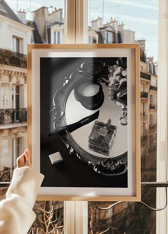 Poster in bianco e nero di bellezza del profumo Chanel