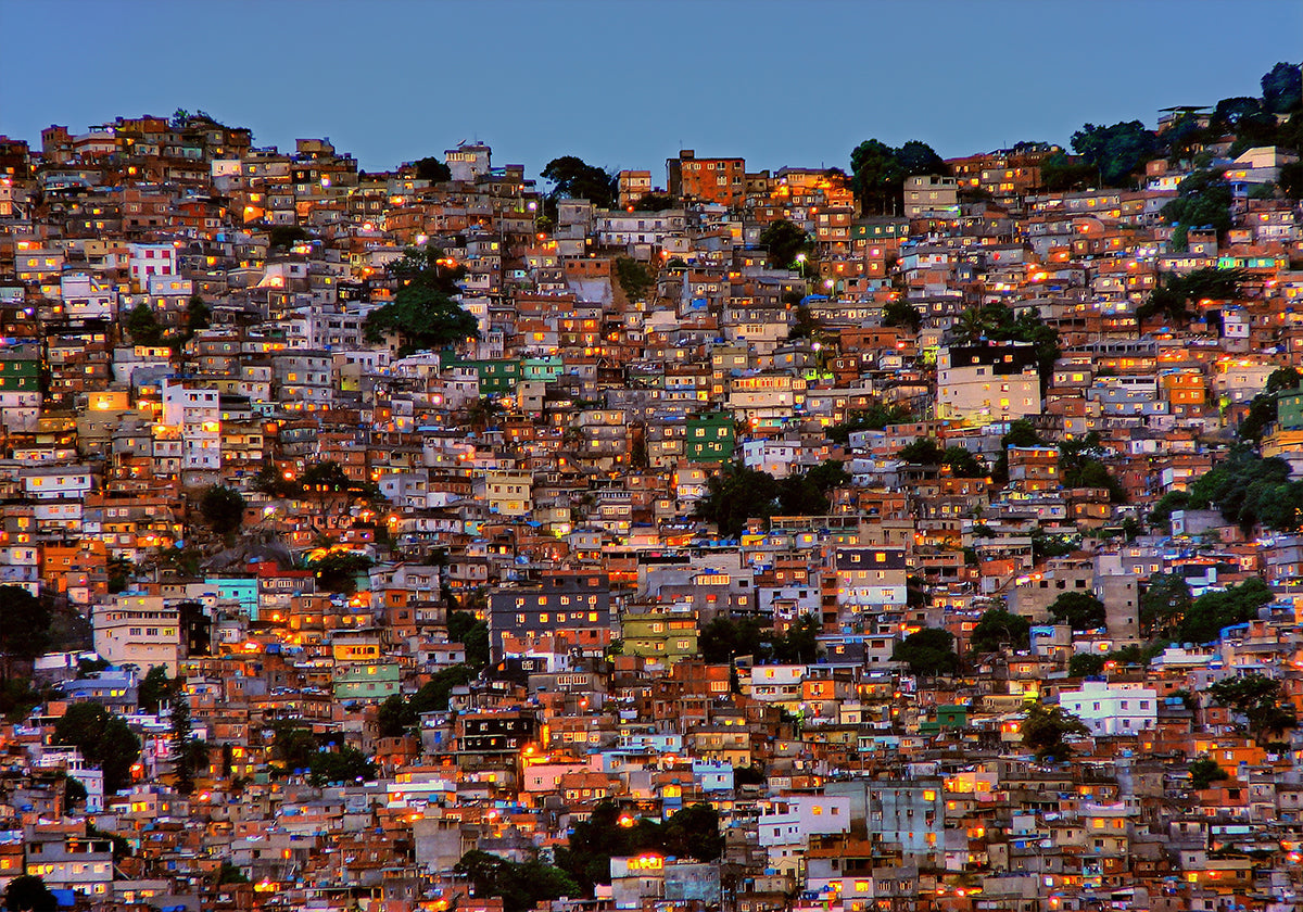 Cala la notte nella Favela da Rocinha