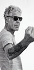 Anthony Bourdain Middle Finger Plakat - Posterbox.dk
