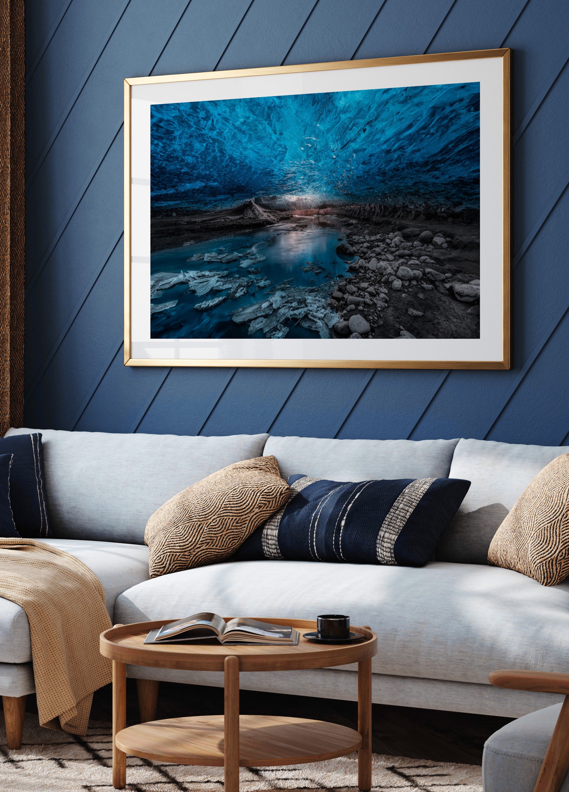 Flusso della grotta di ghiaccio blu