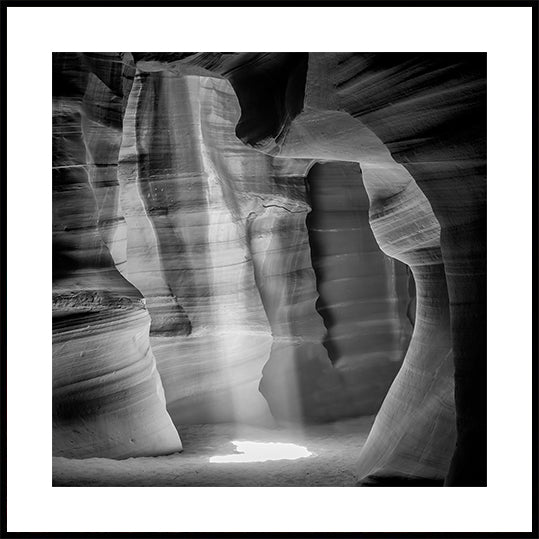 MONOCROMATICO ANTILOPE CANYON Splendido poster Lightbeam