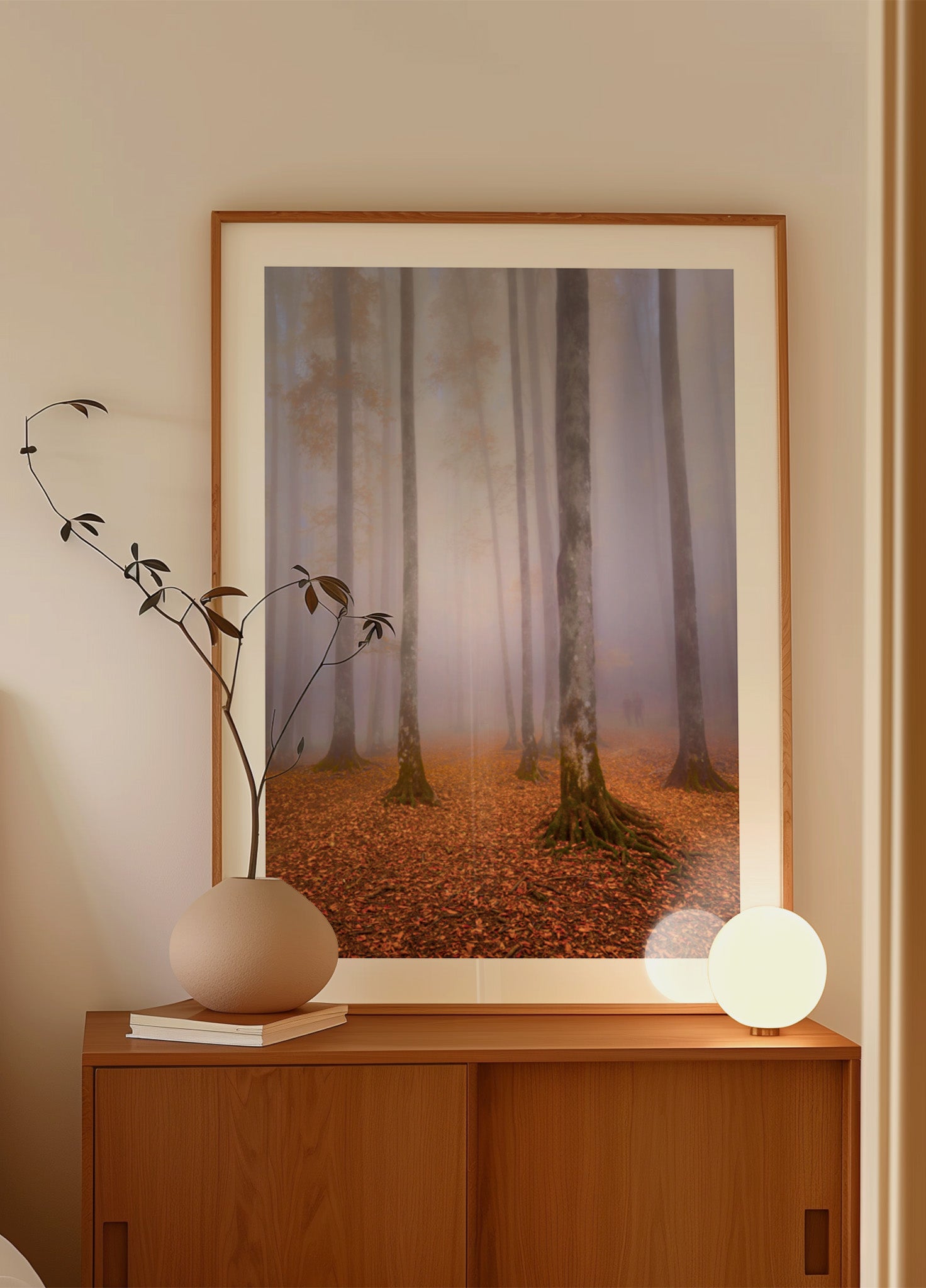 Foresta nebbiosa d'autunno
