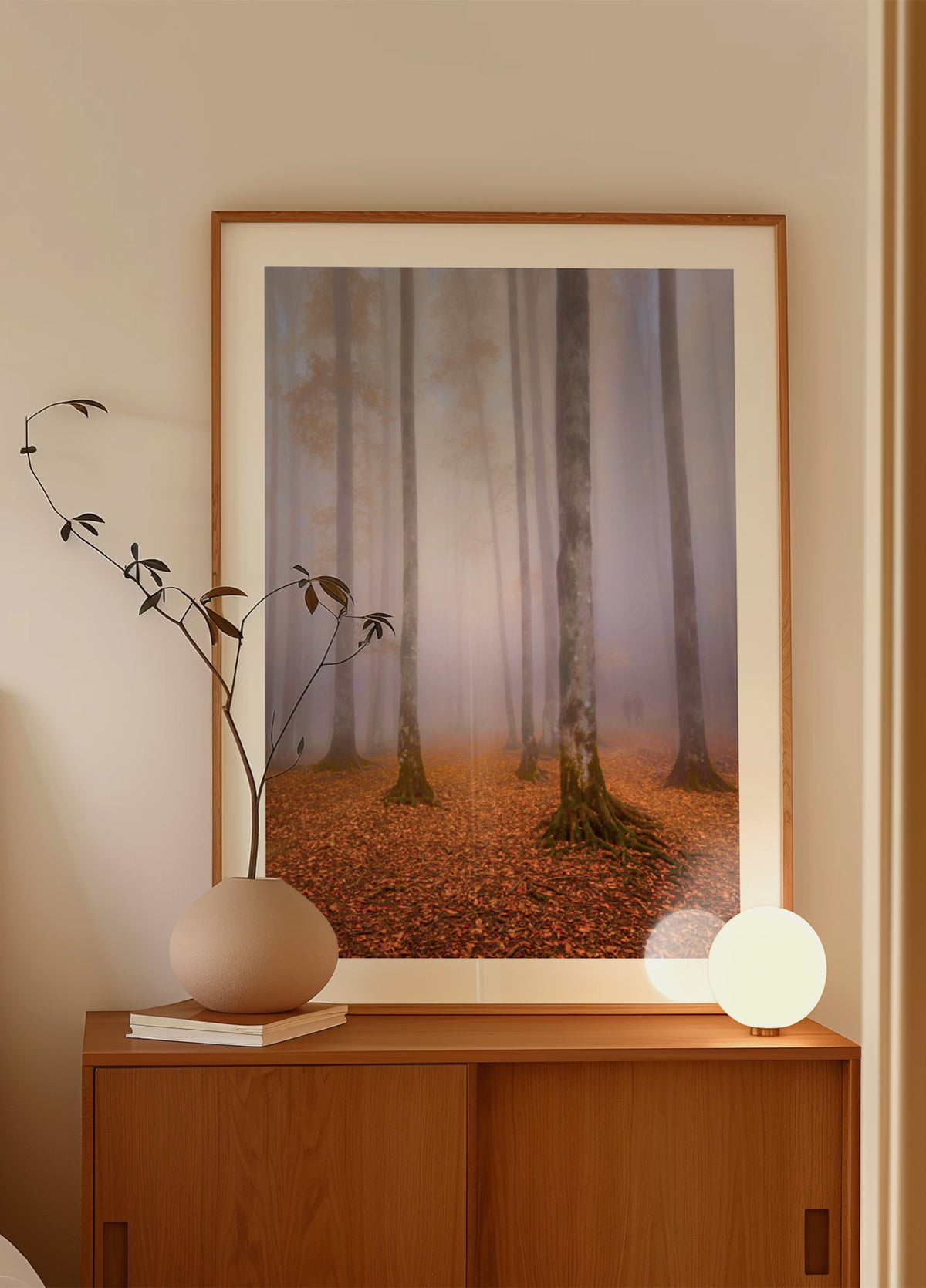 Foresta nebbiosa d'autunno