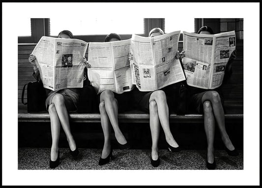 Manifesto di donne che leggono il giornale