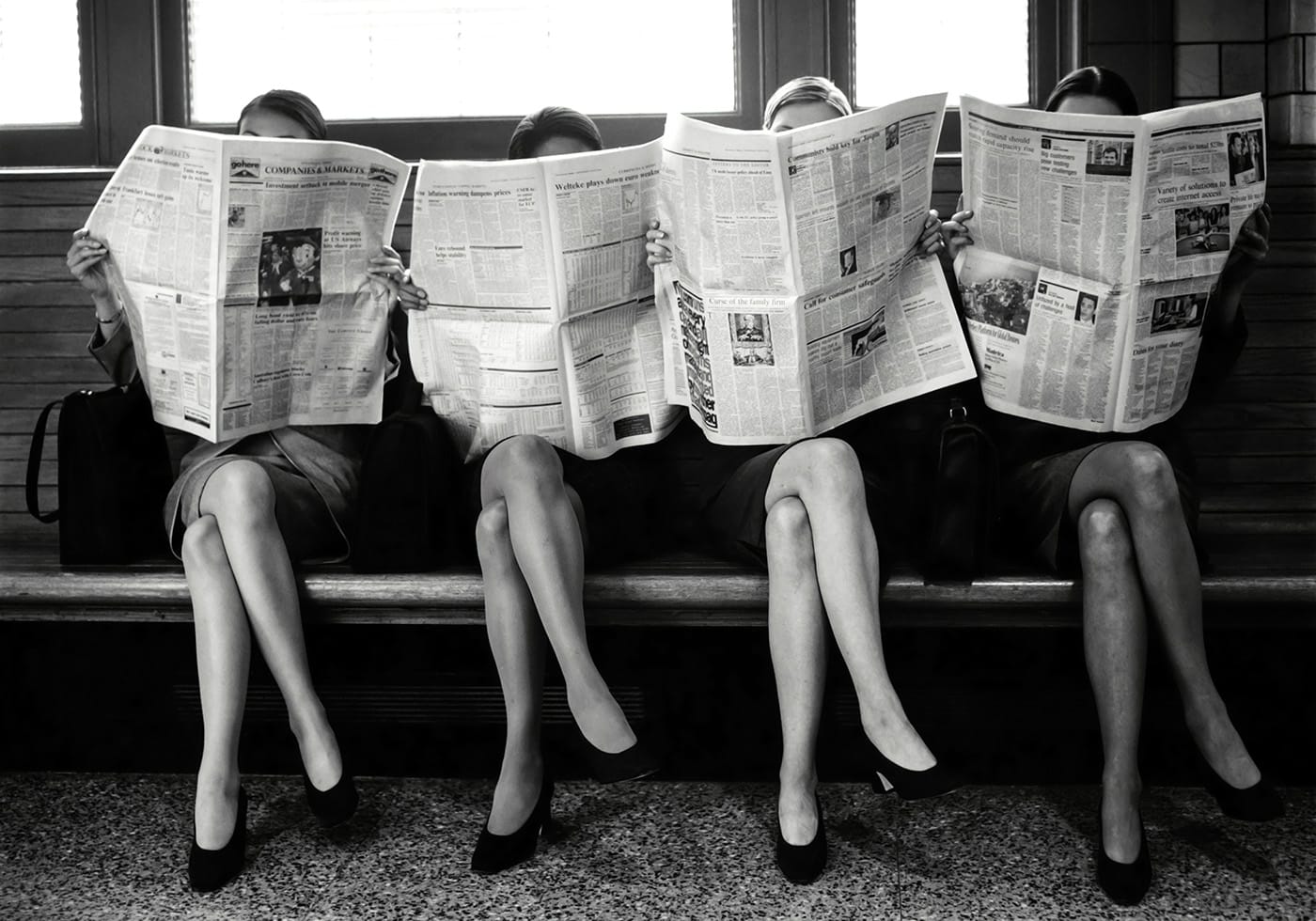 Manifesto di donne che leggono il giornale