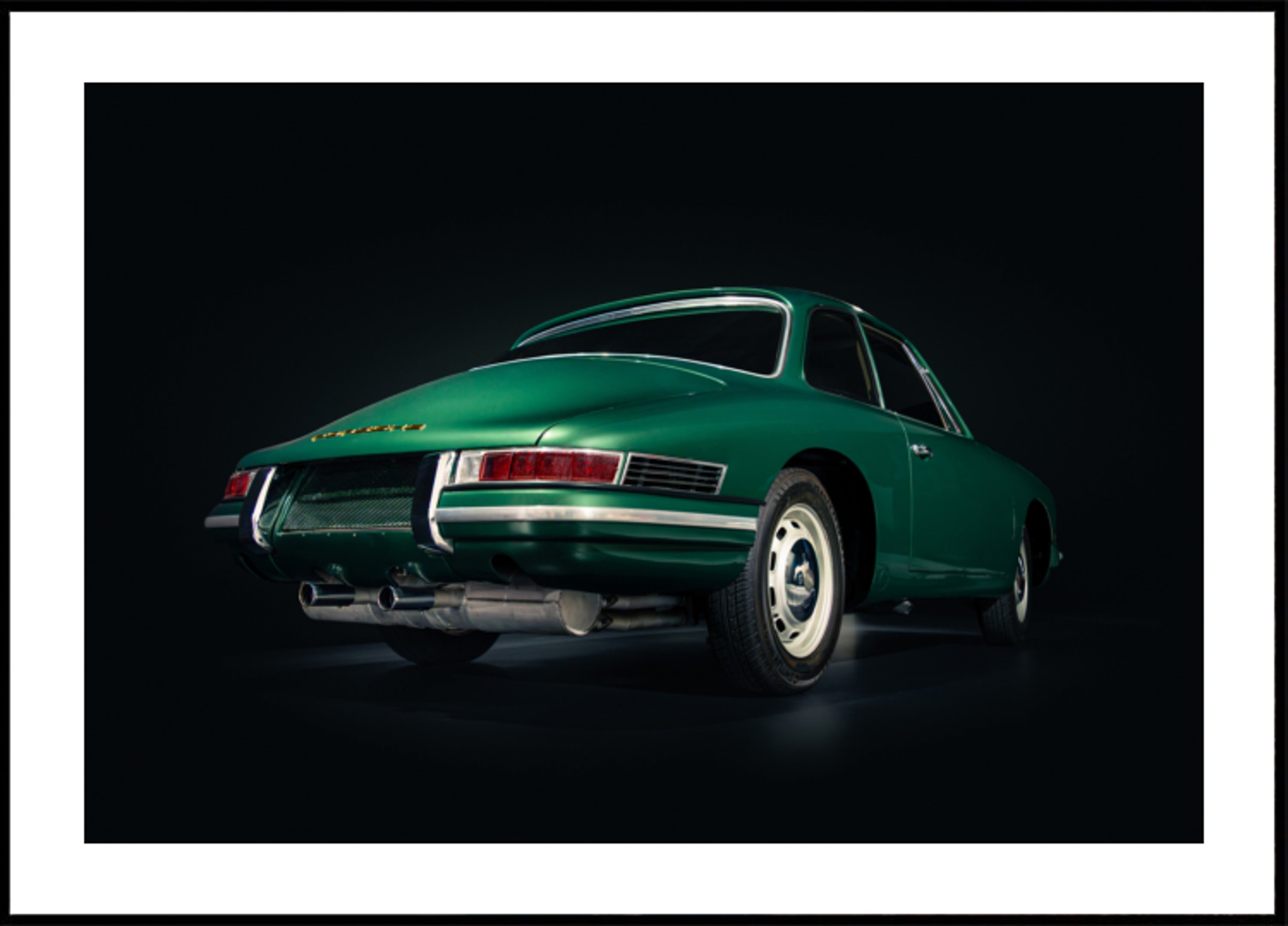 Automobile sportiva verde classica