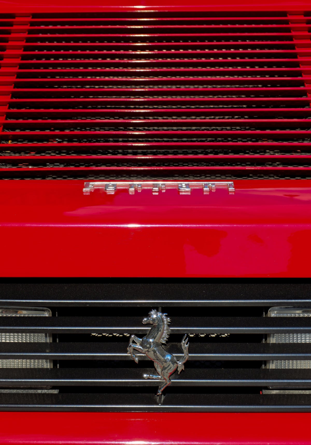 Automobile sportiva rossa classica