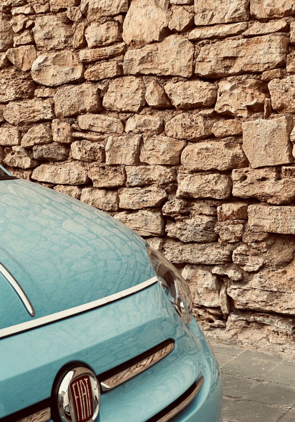 Parete classica per auto blu
