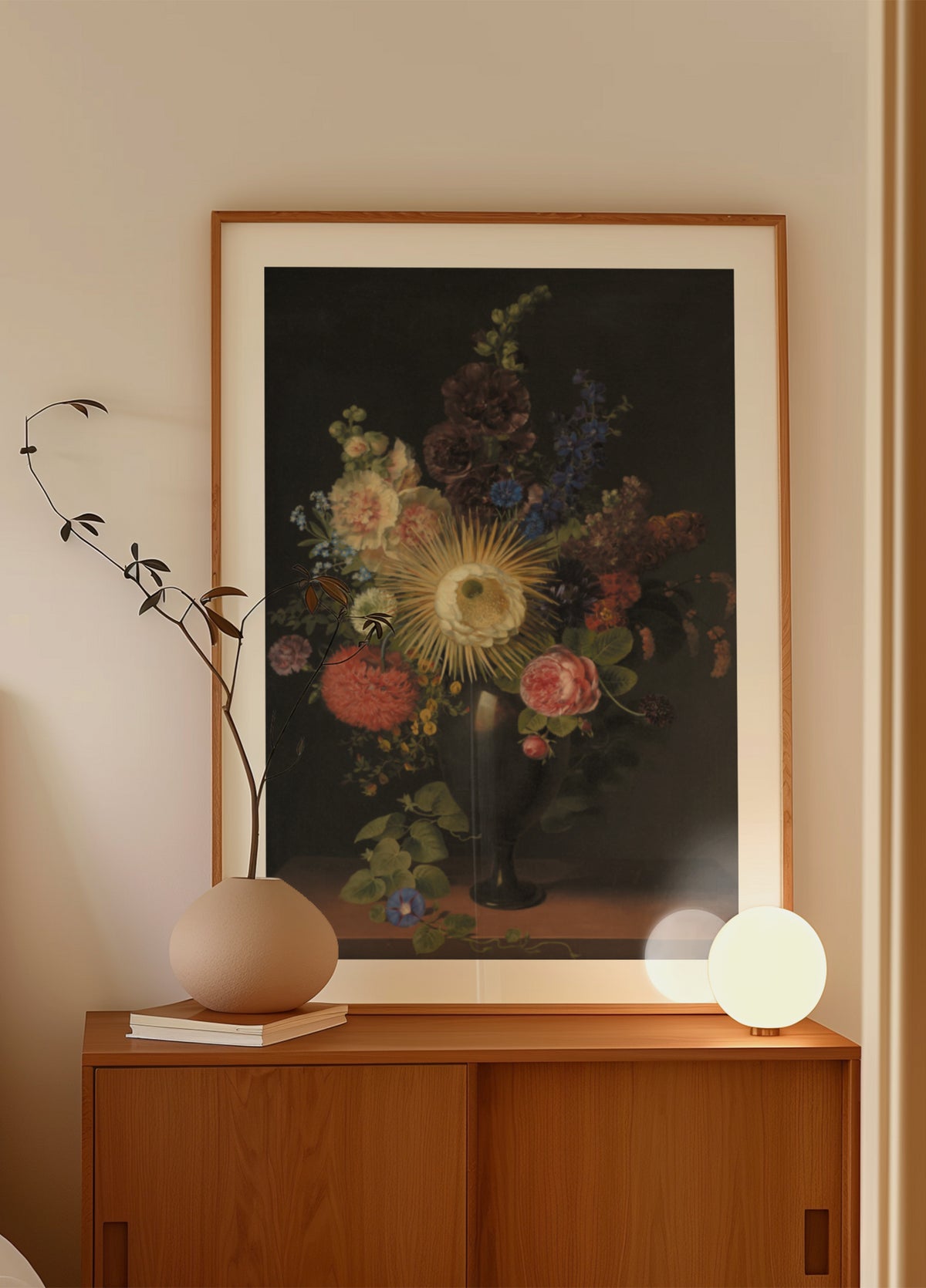 Un vaso in porfido con cactus grandiflora e altri fiori di C. D. Fritzsch