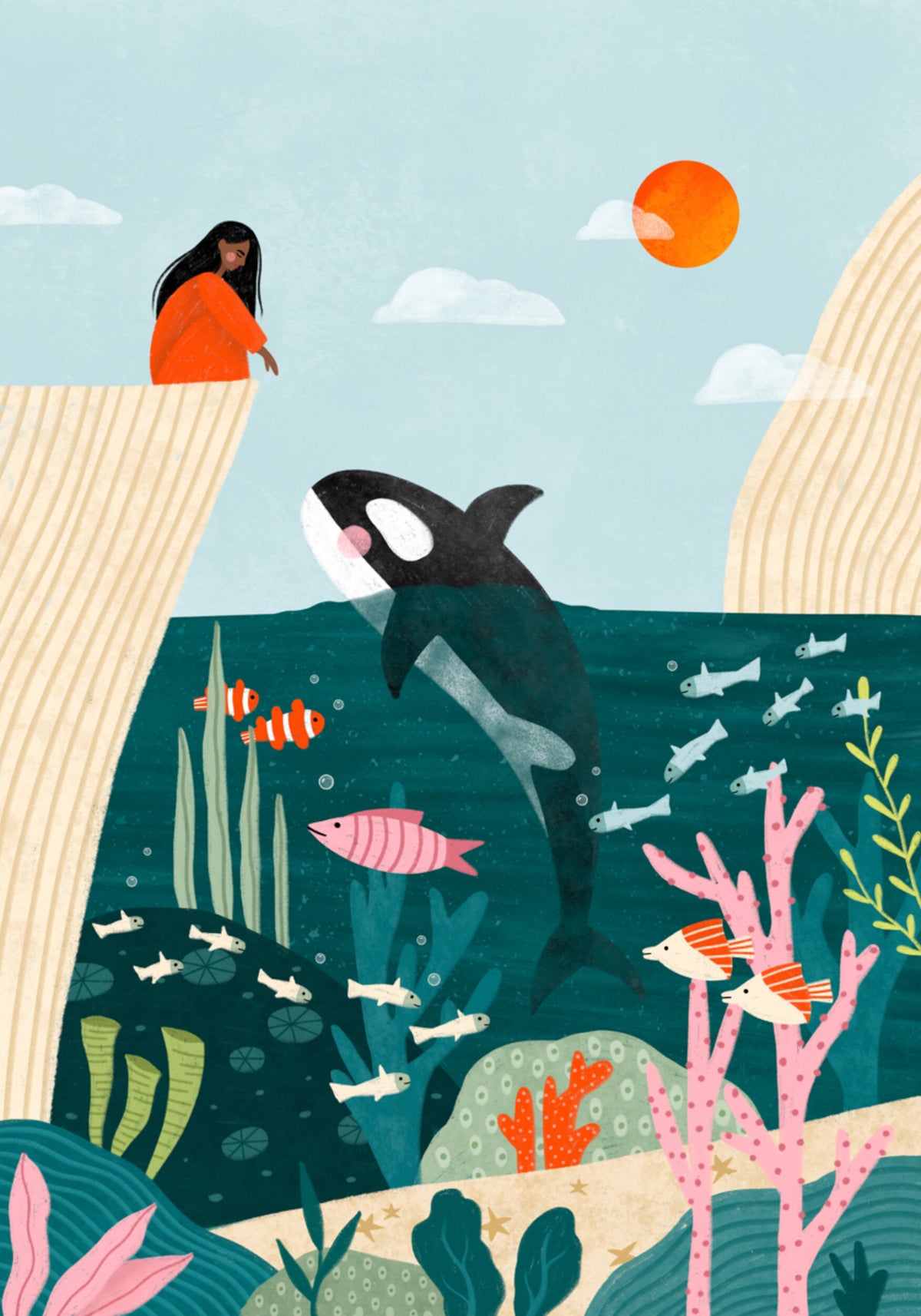 La ragazza guarda la vita oceanica