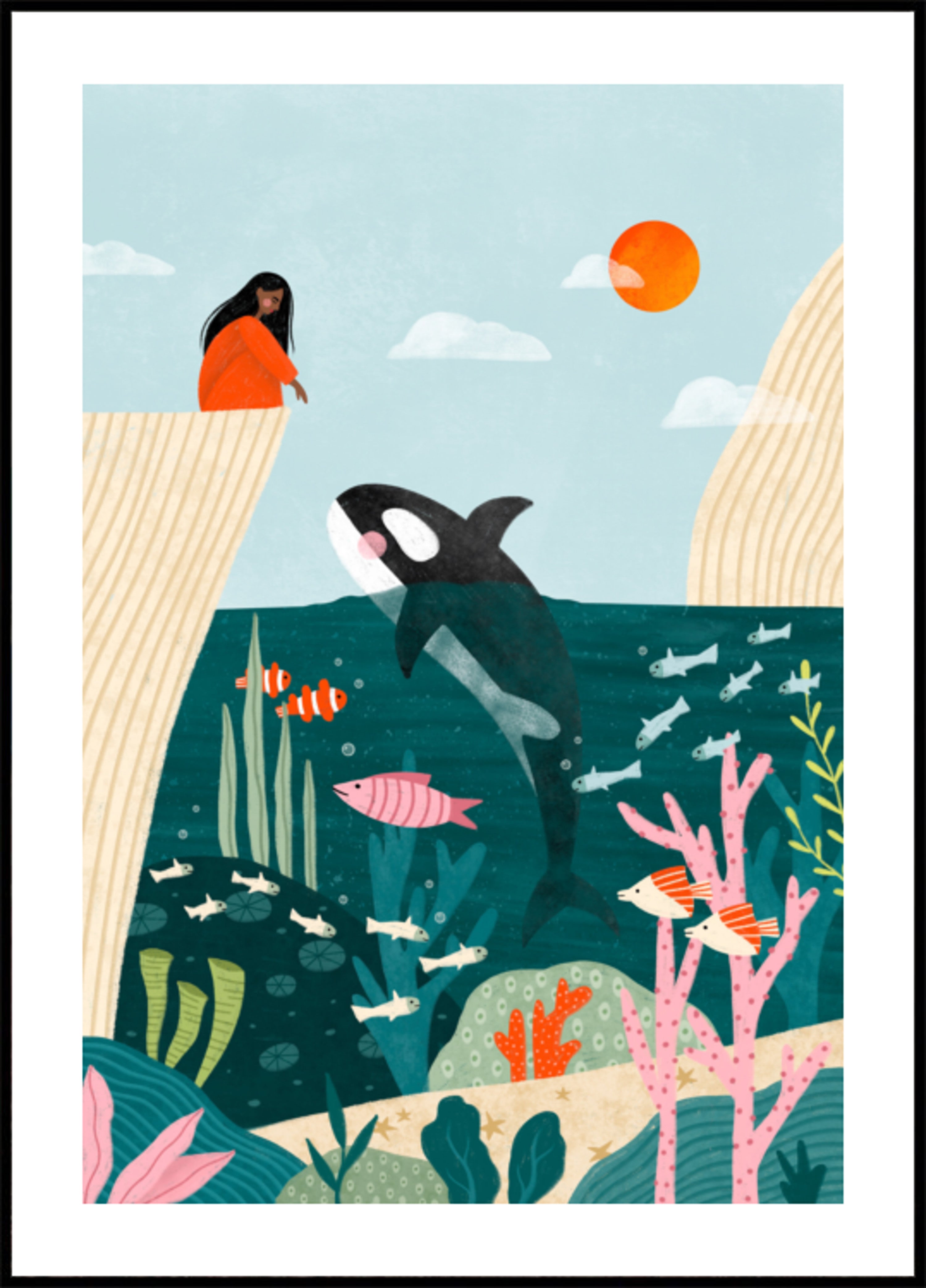 La ragazza guarda la vita oceanica