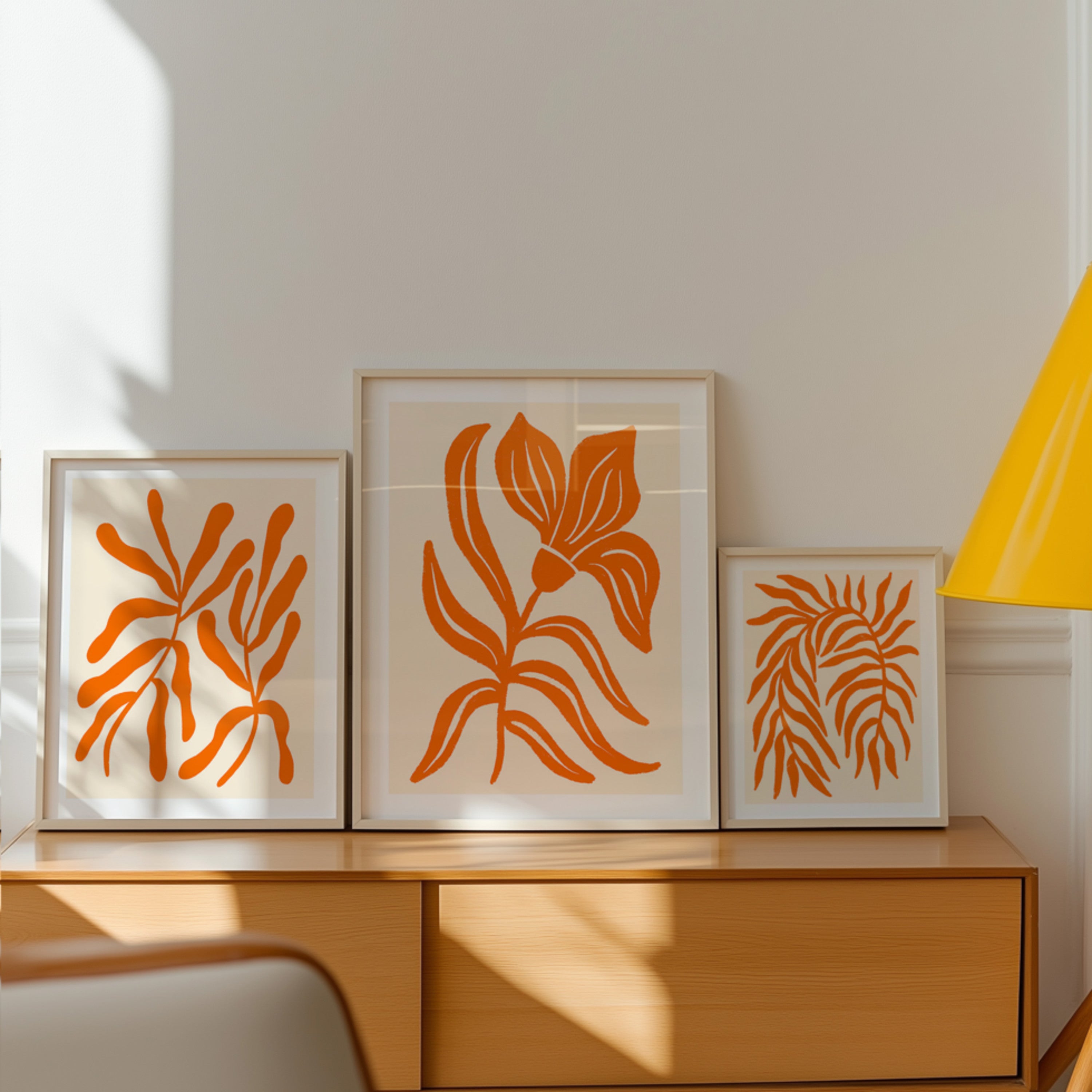 Poster Porta Gialla con Fiori Arancioni 