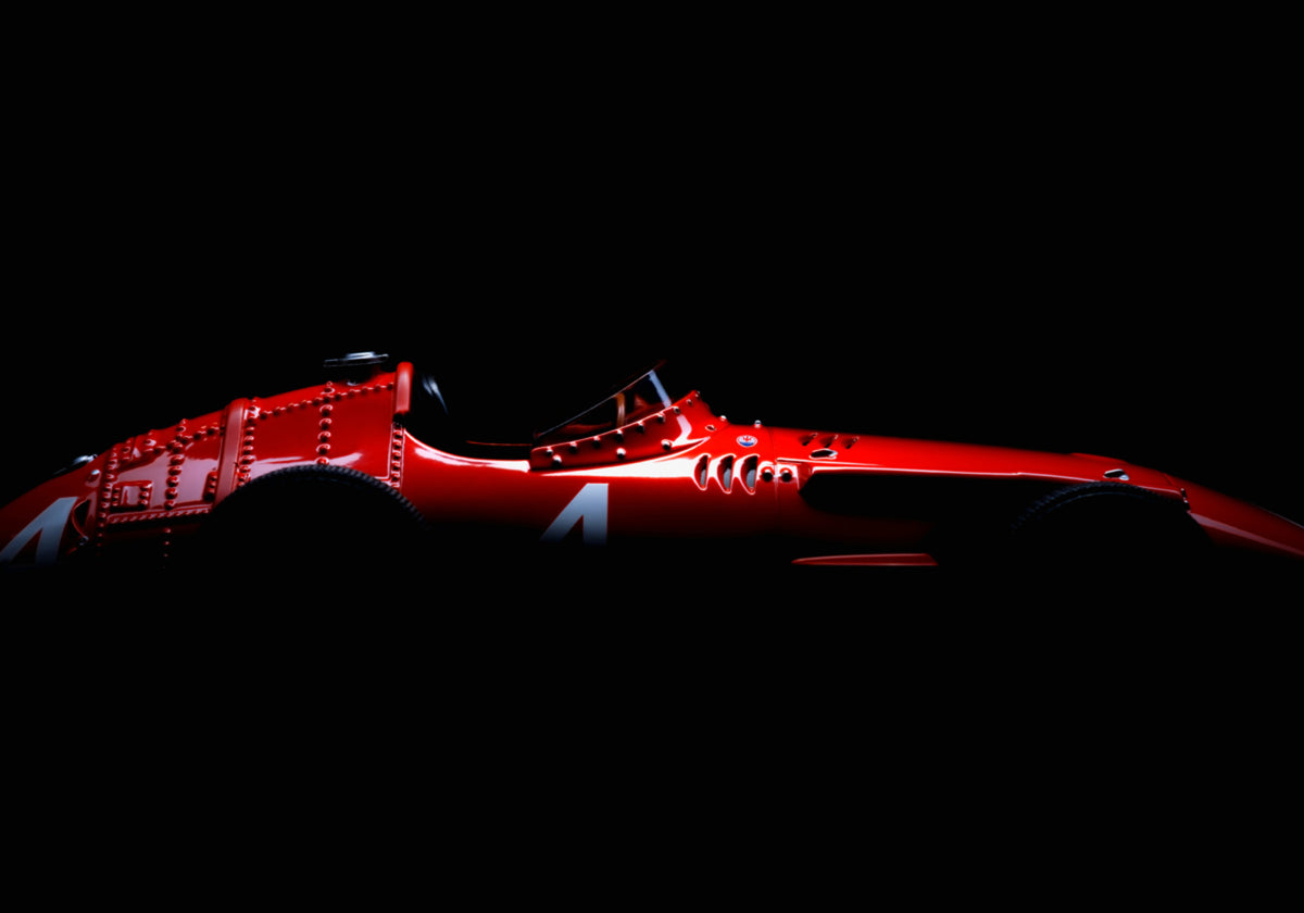 Auto da corsa rossa d'epoca