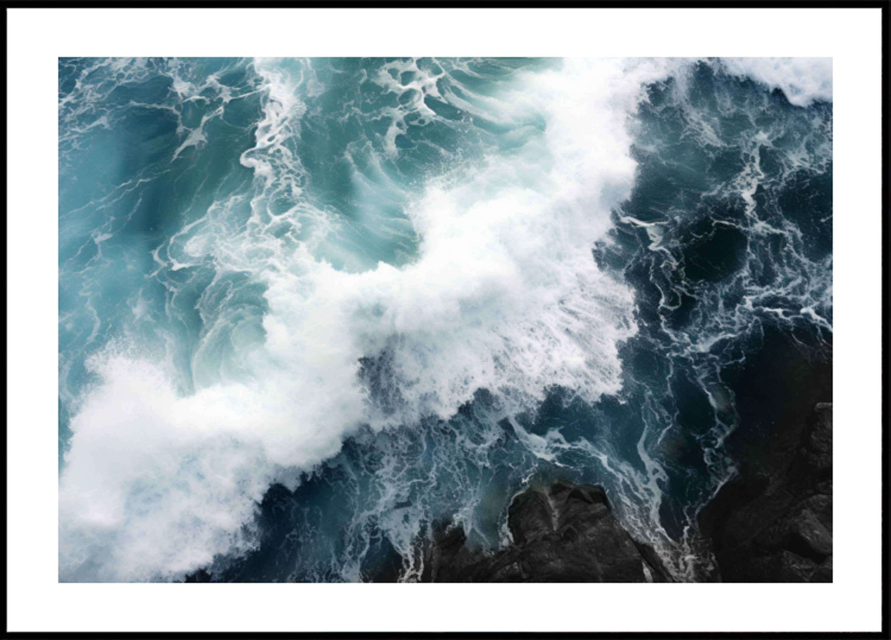 Onde dell'oceano che si infrangono