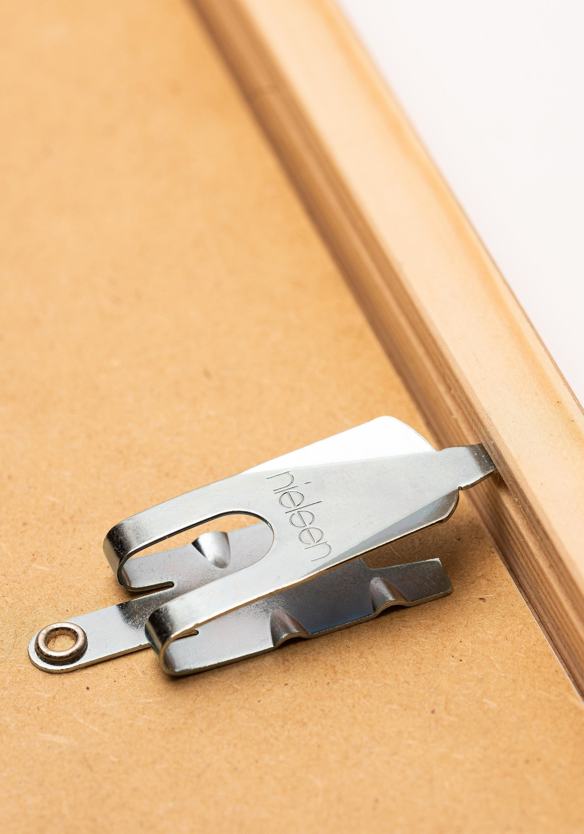 Premium Wood frame Nielsen White - Posterbox