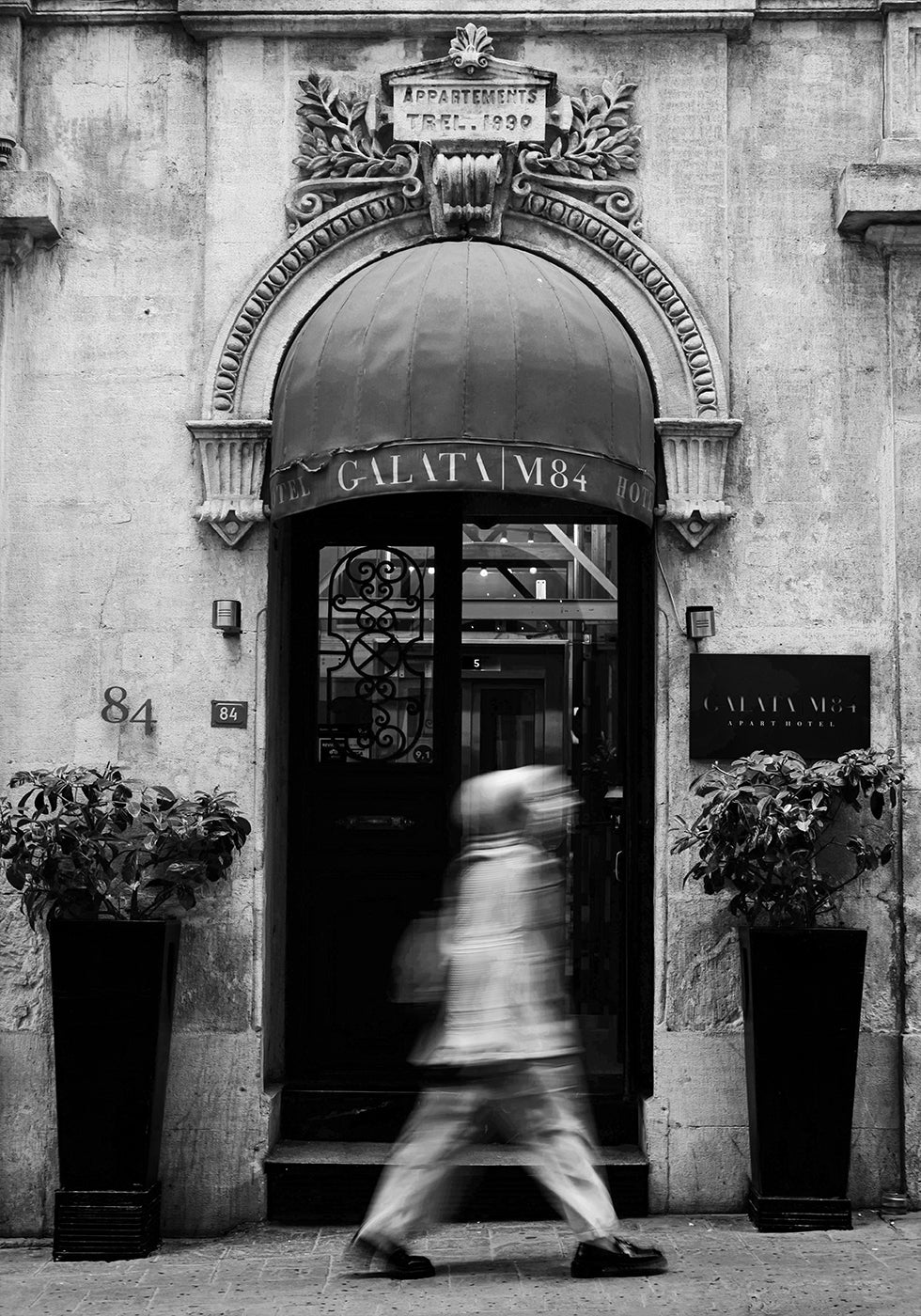 Historic Hotel Entrance Black & White Plakat - Posterbox