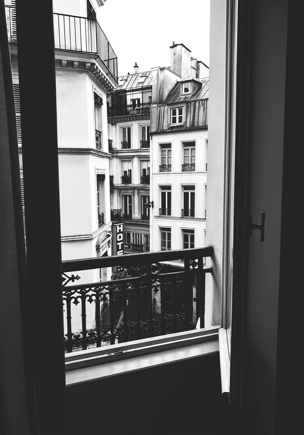 Parisian Window View Plakat - Posterbox.dk