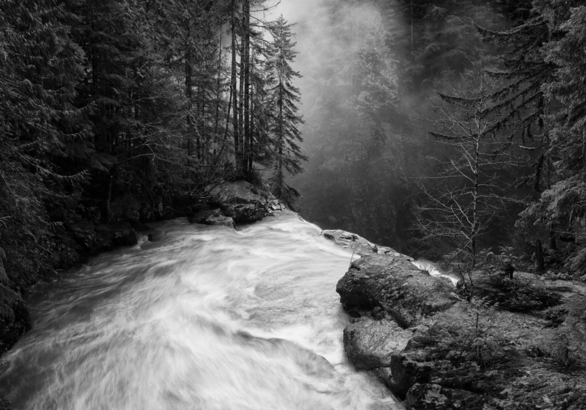 Flusso del fiume nebbioso