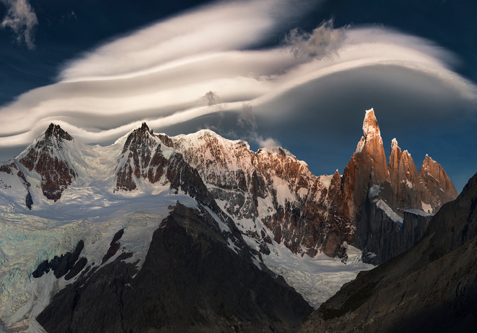 Nube lenticolare dei picchi dorati