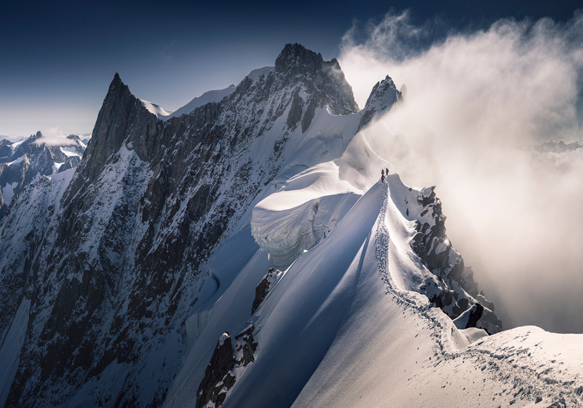 Salita sulla cresta alpina