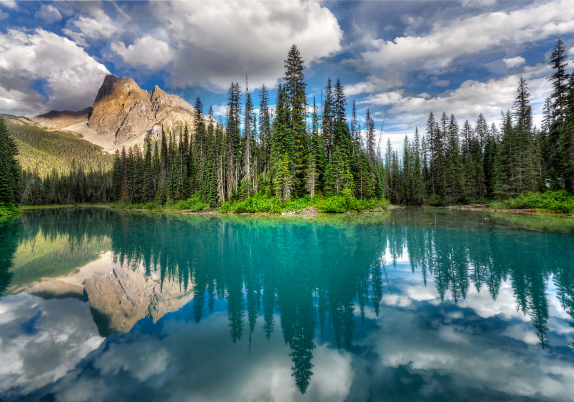 Riflessione del lago turchese