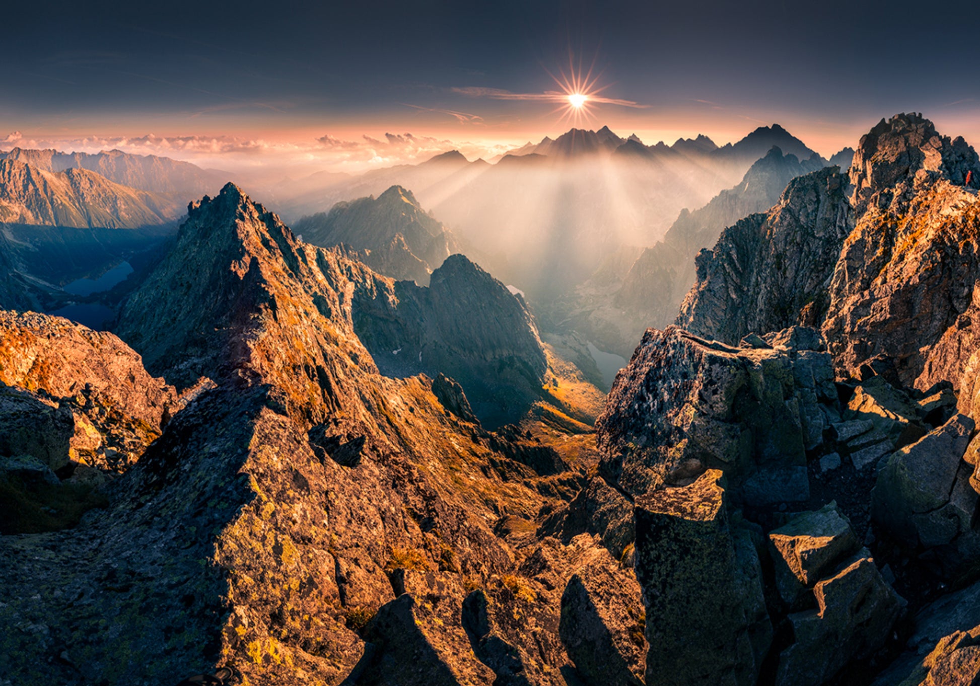 Cime delle montagne dorate