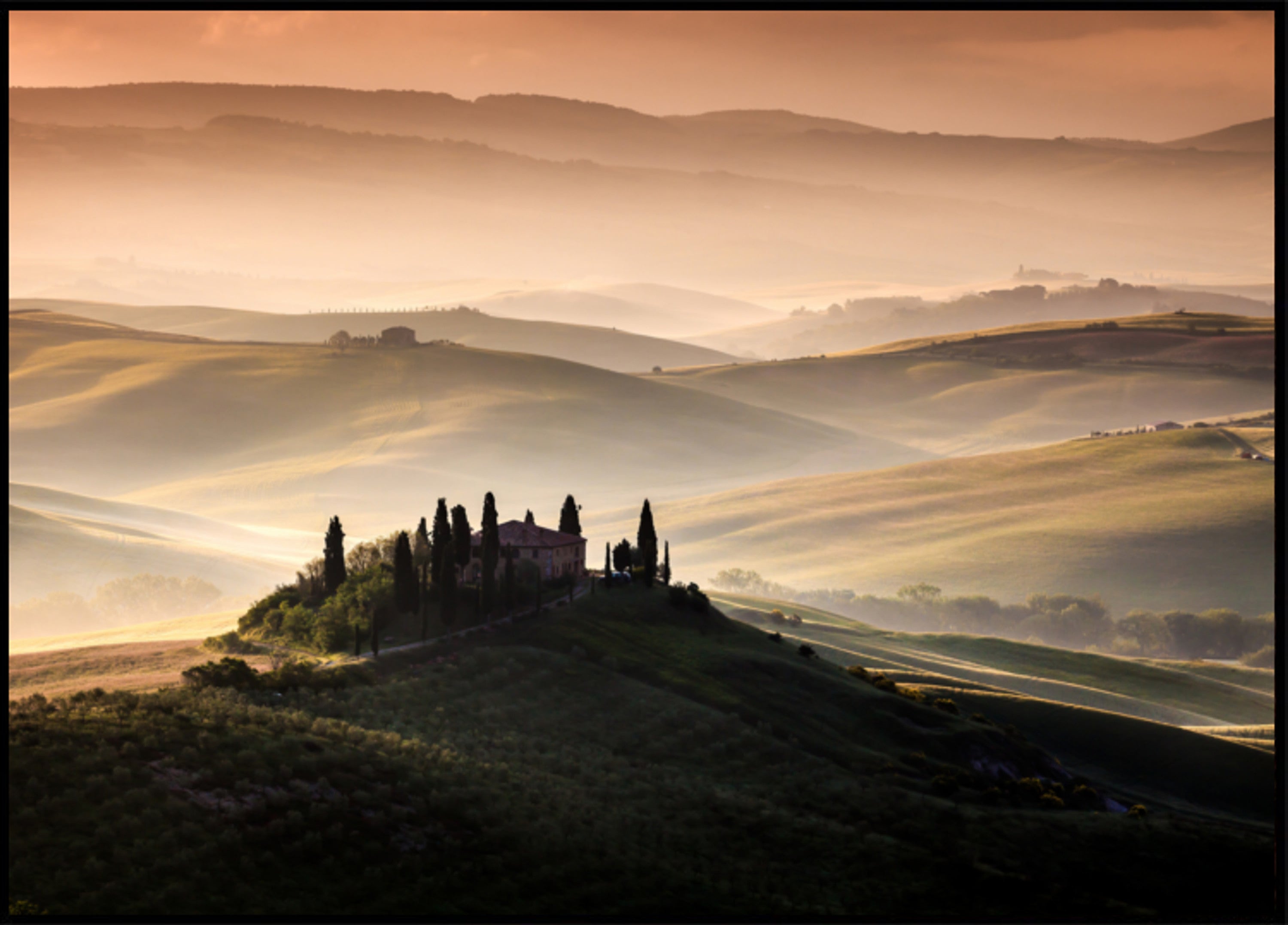 Colline toscane nebbiose