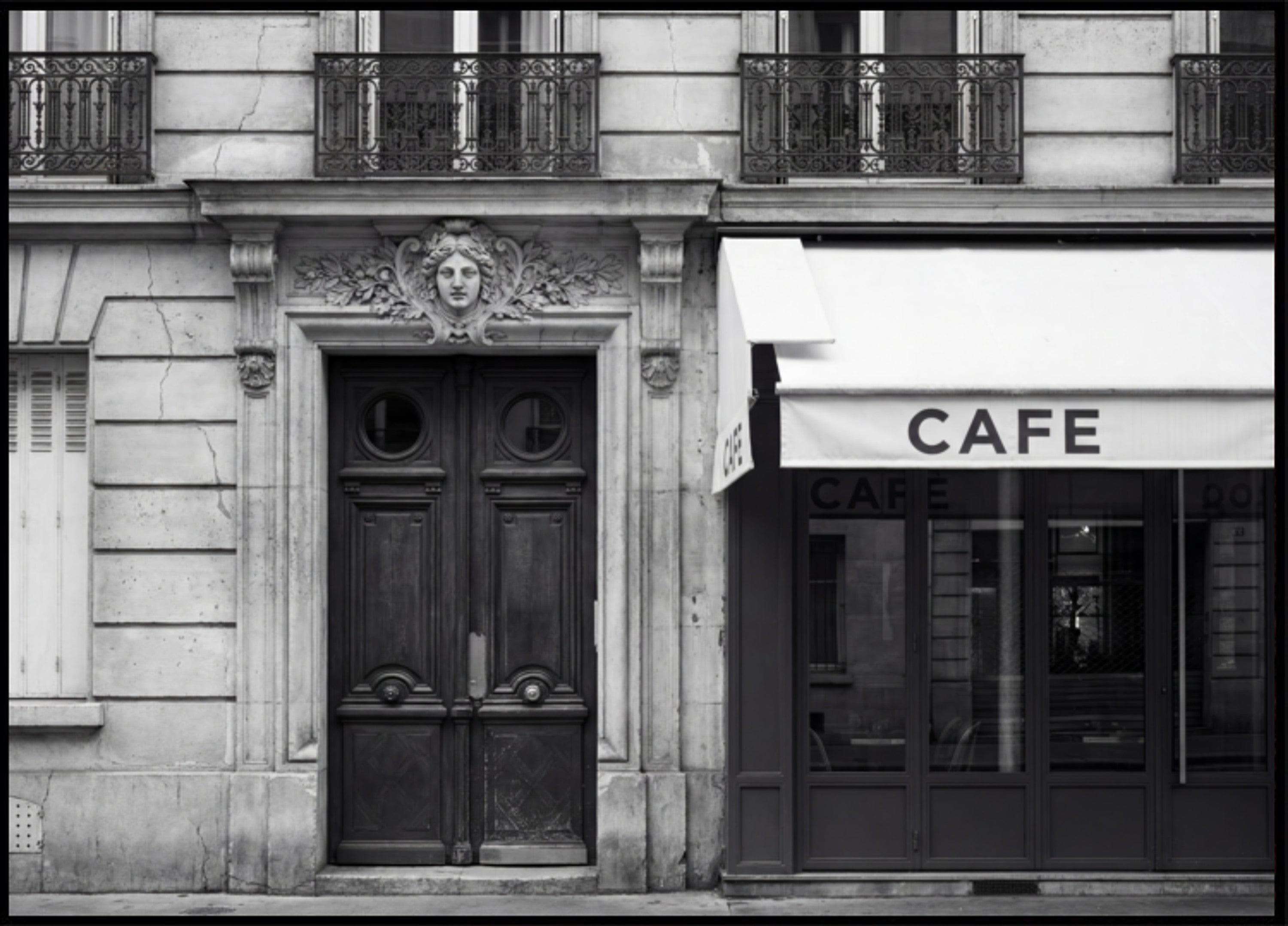 Facciata del caffè parigino
