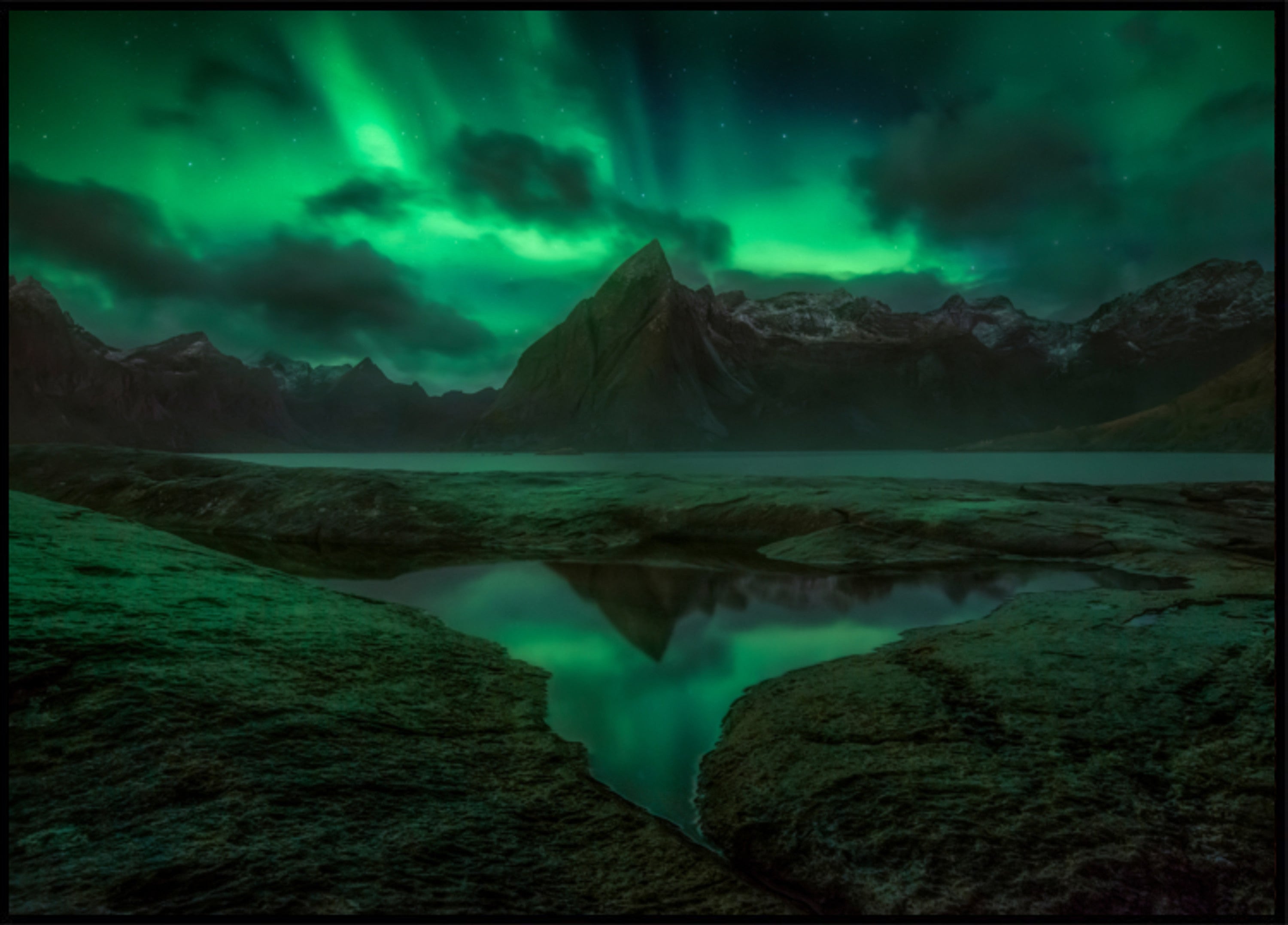 Riflessione dell'aurora boreale