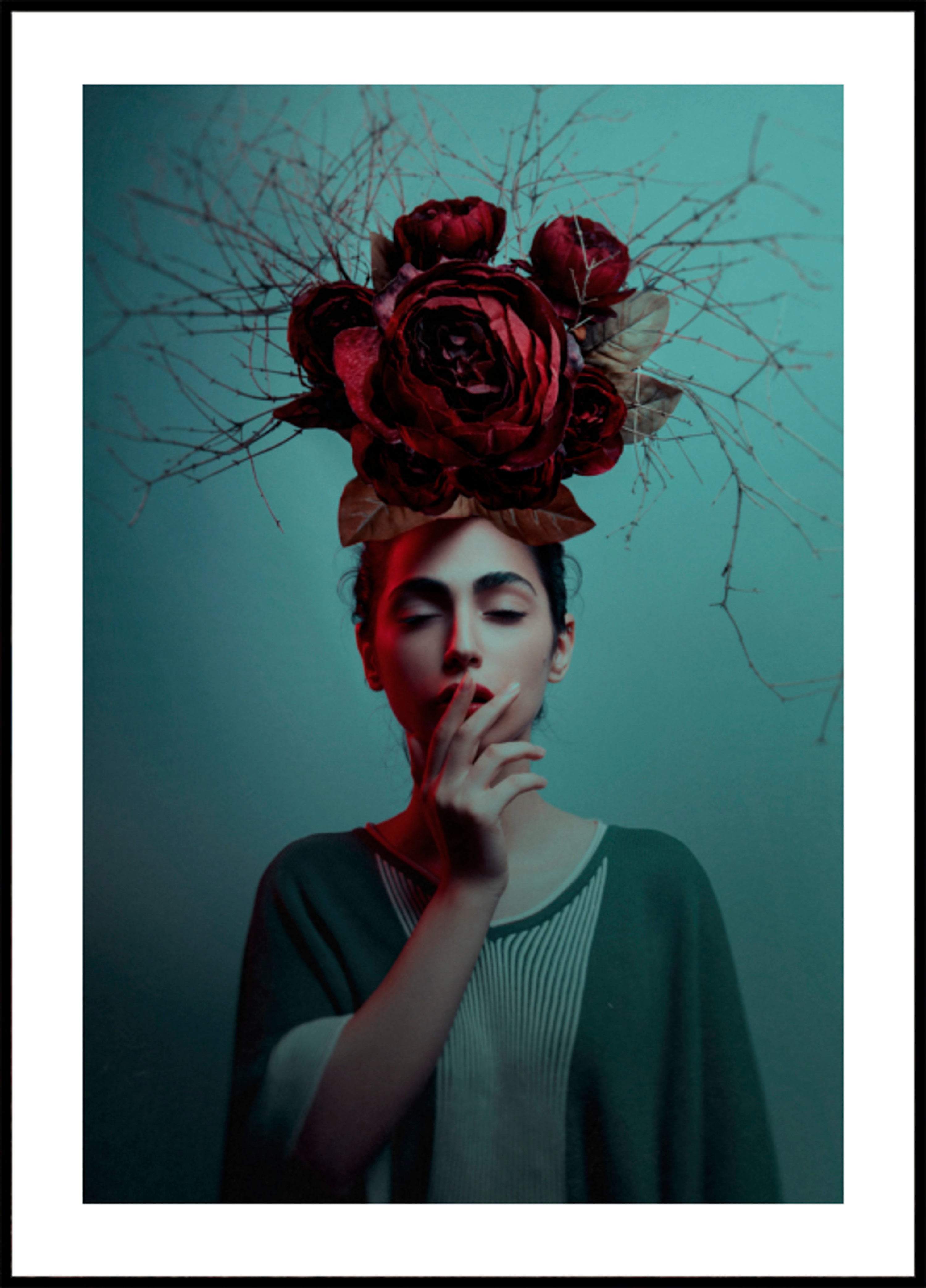 Donna Pensierosa Rose Rosse