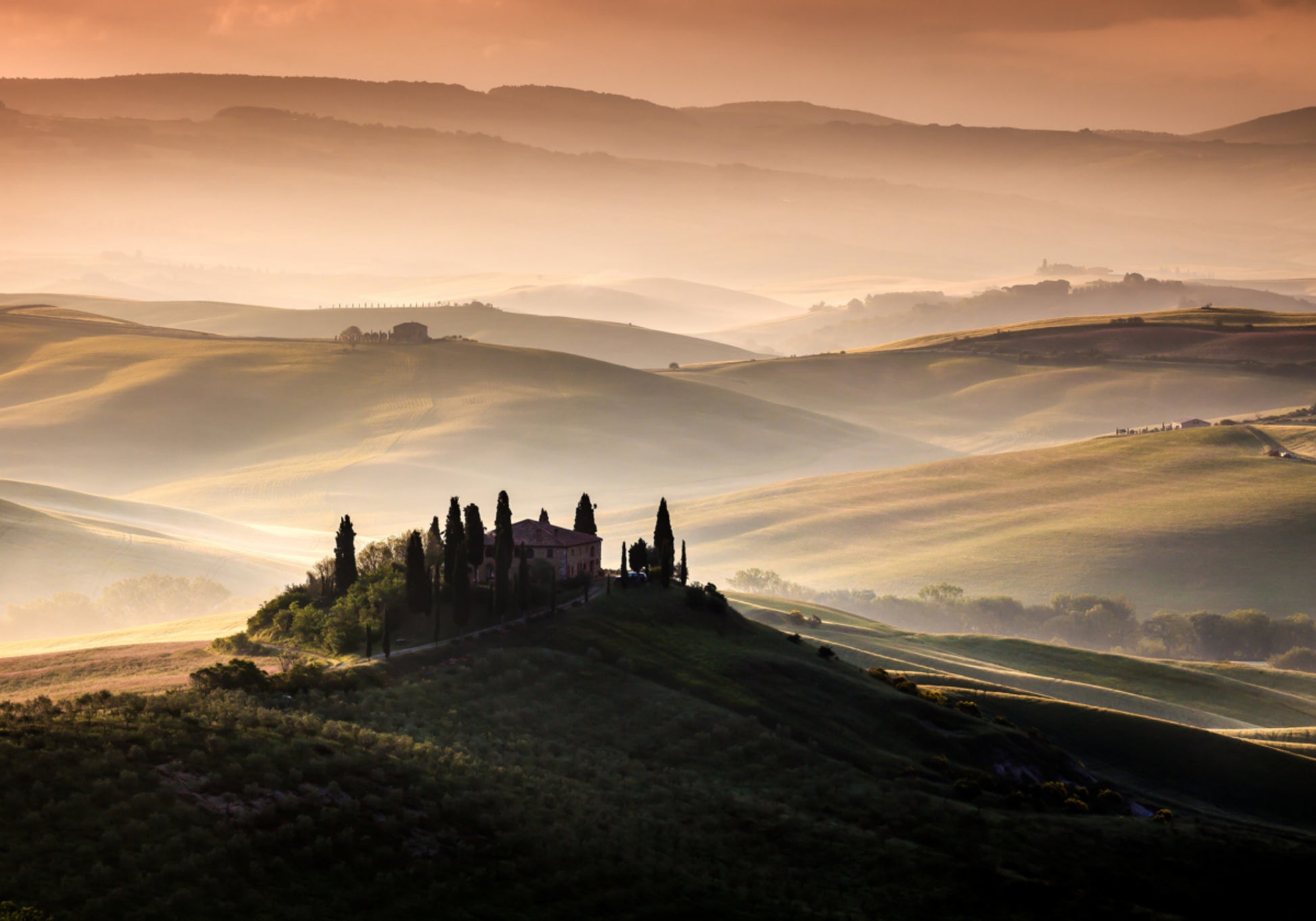 Colline toscane nebbiose