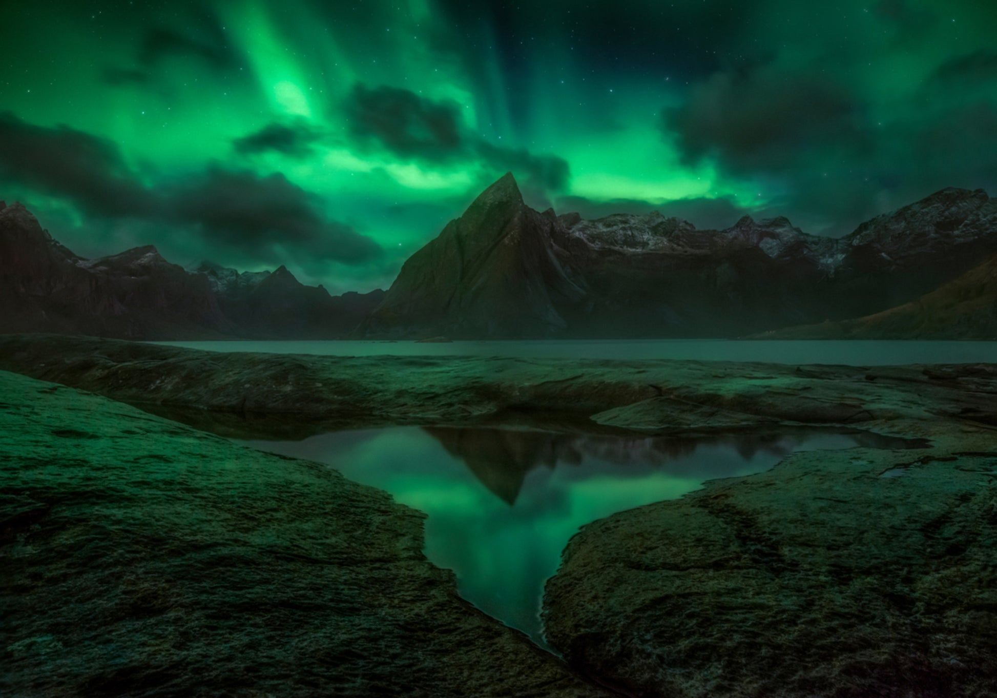 Riflessione dell'aurora boreale