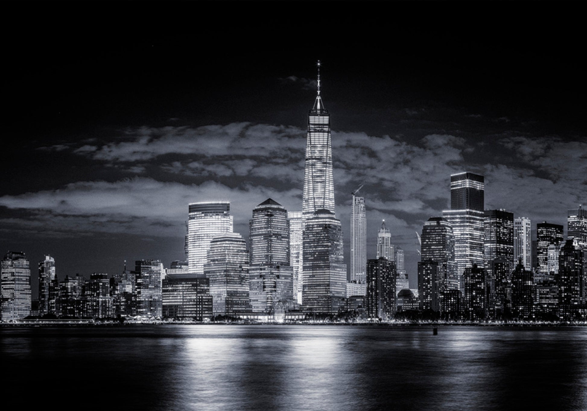 Orizzonte notturno di New York City