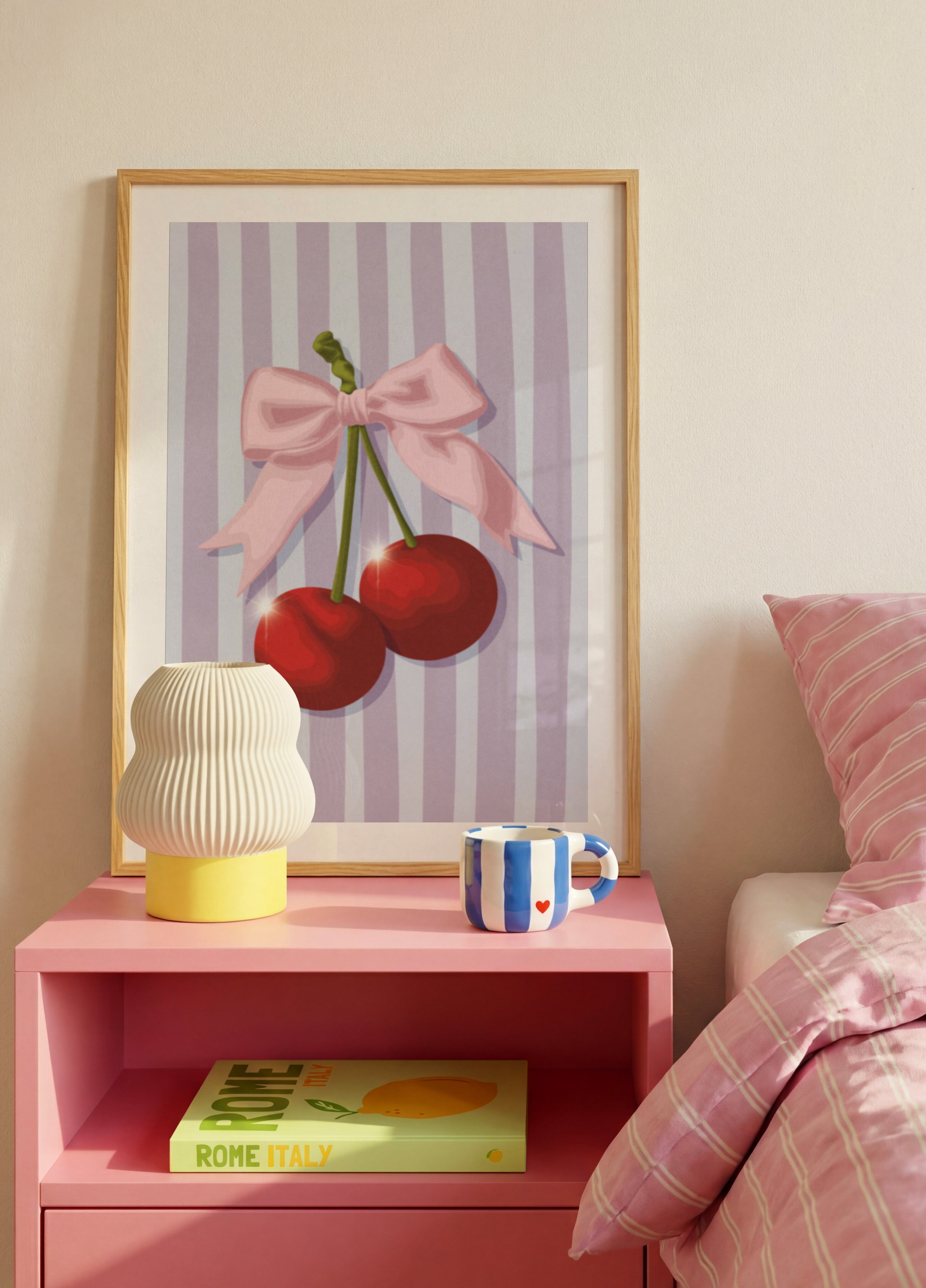 Ciliegie dolci con fiocco rosa