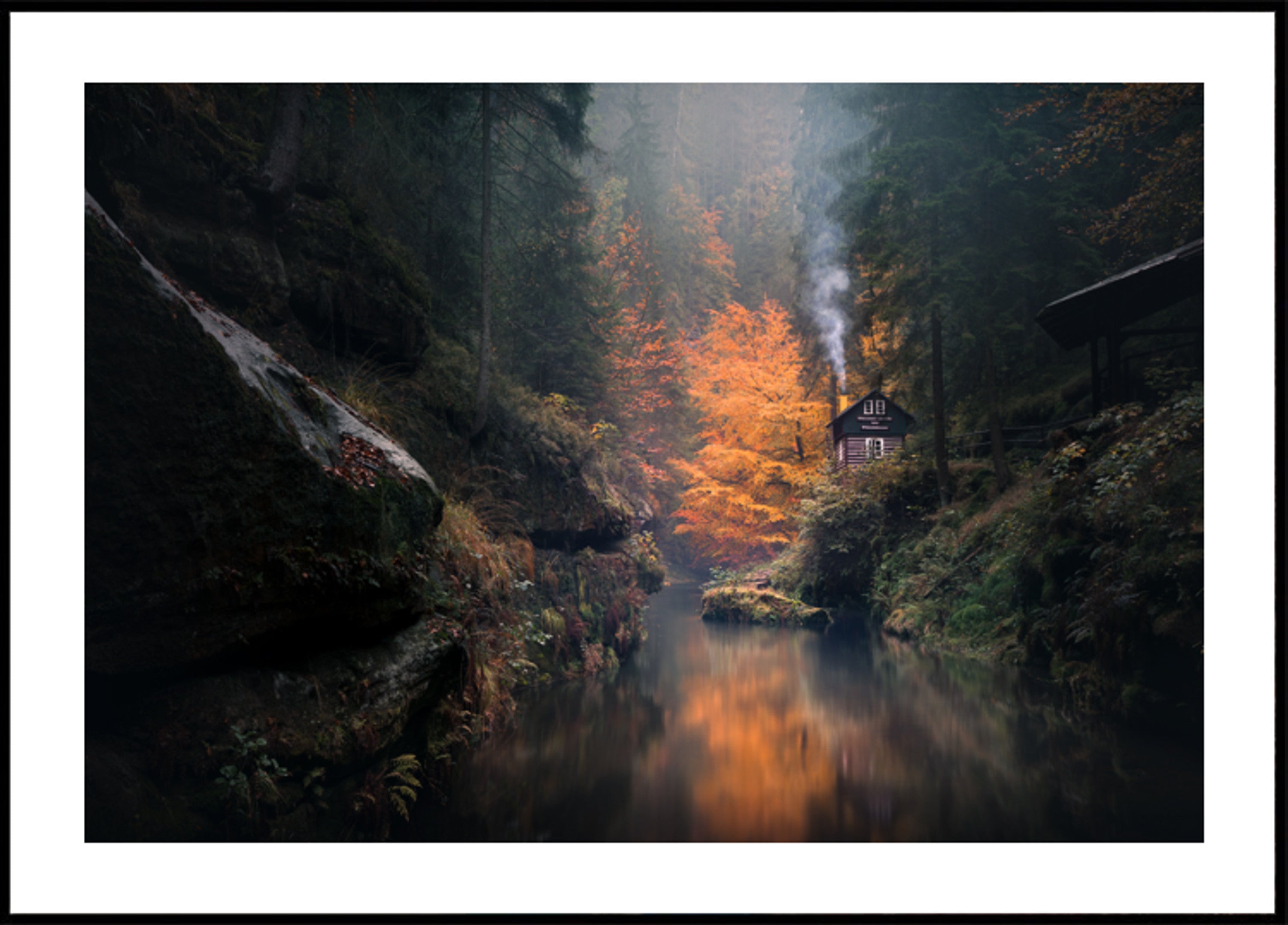 Cabina nebbiosa d'autunno