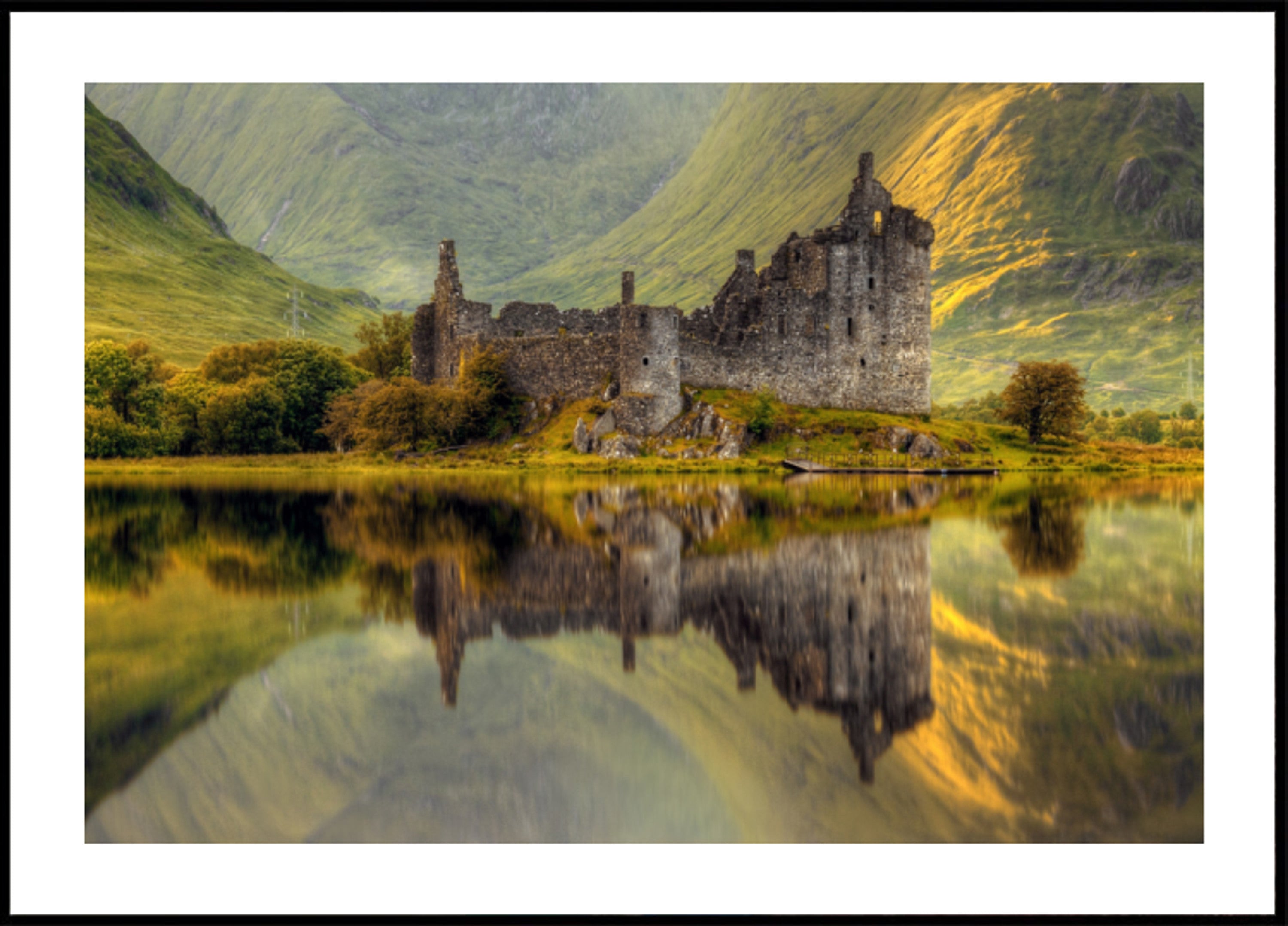 Riflessione scozzese del lago del castello