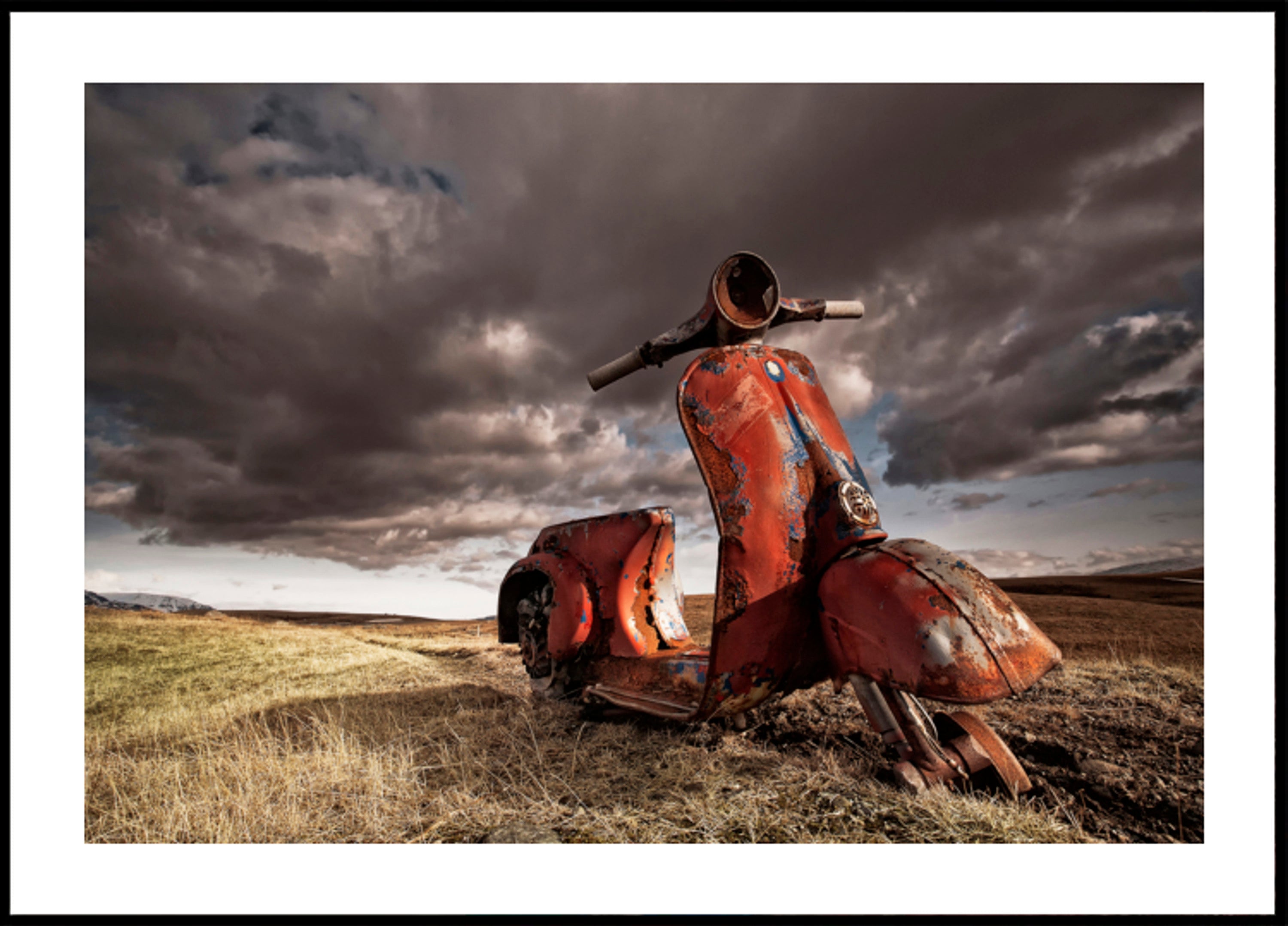 Paesaggio di scooter arrugginito