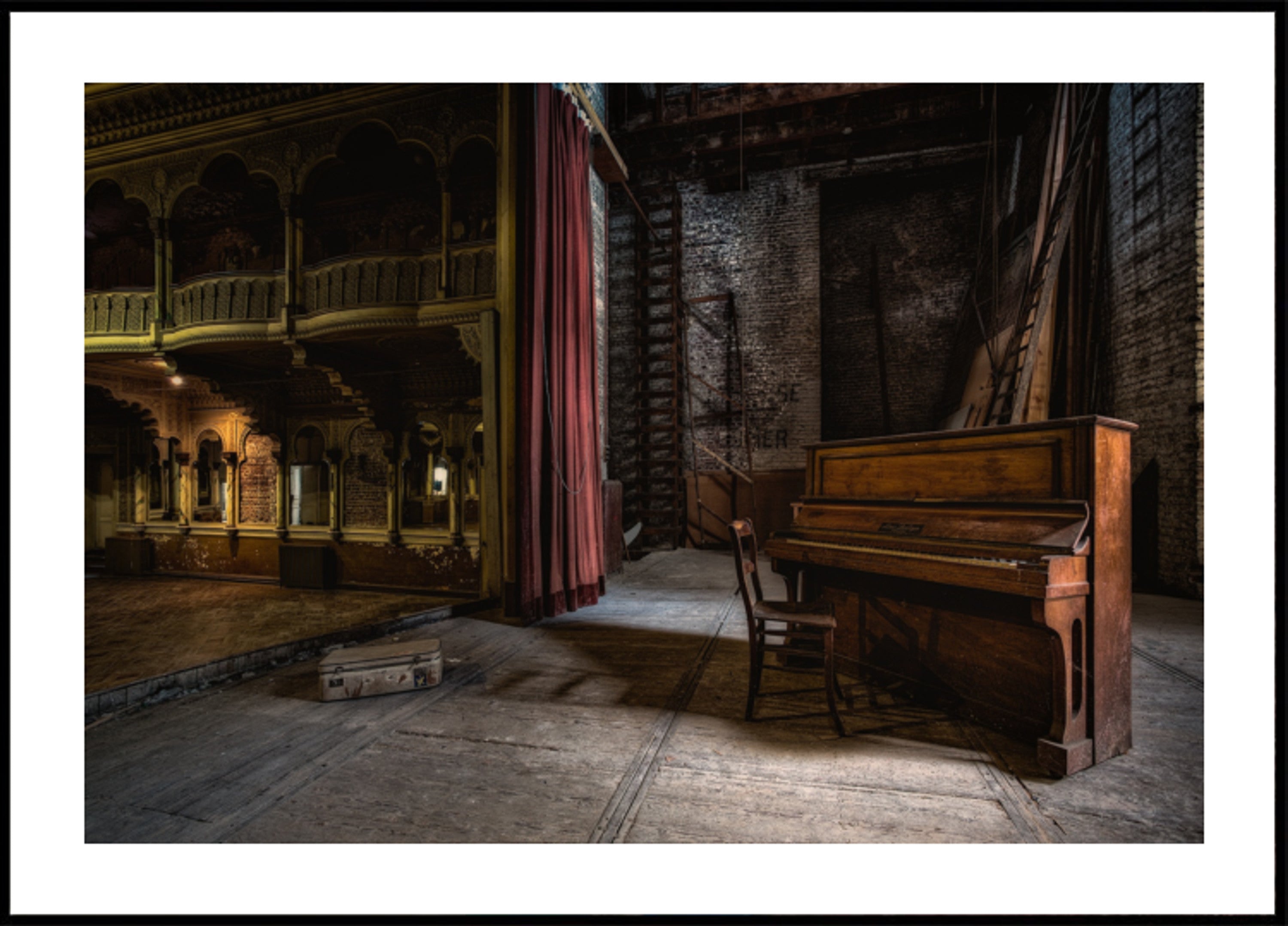 Pianoforte teatrale abbandonato