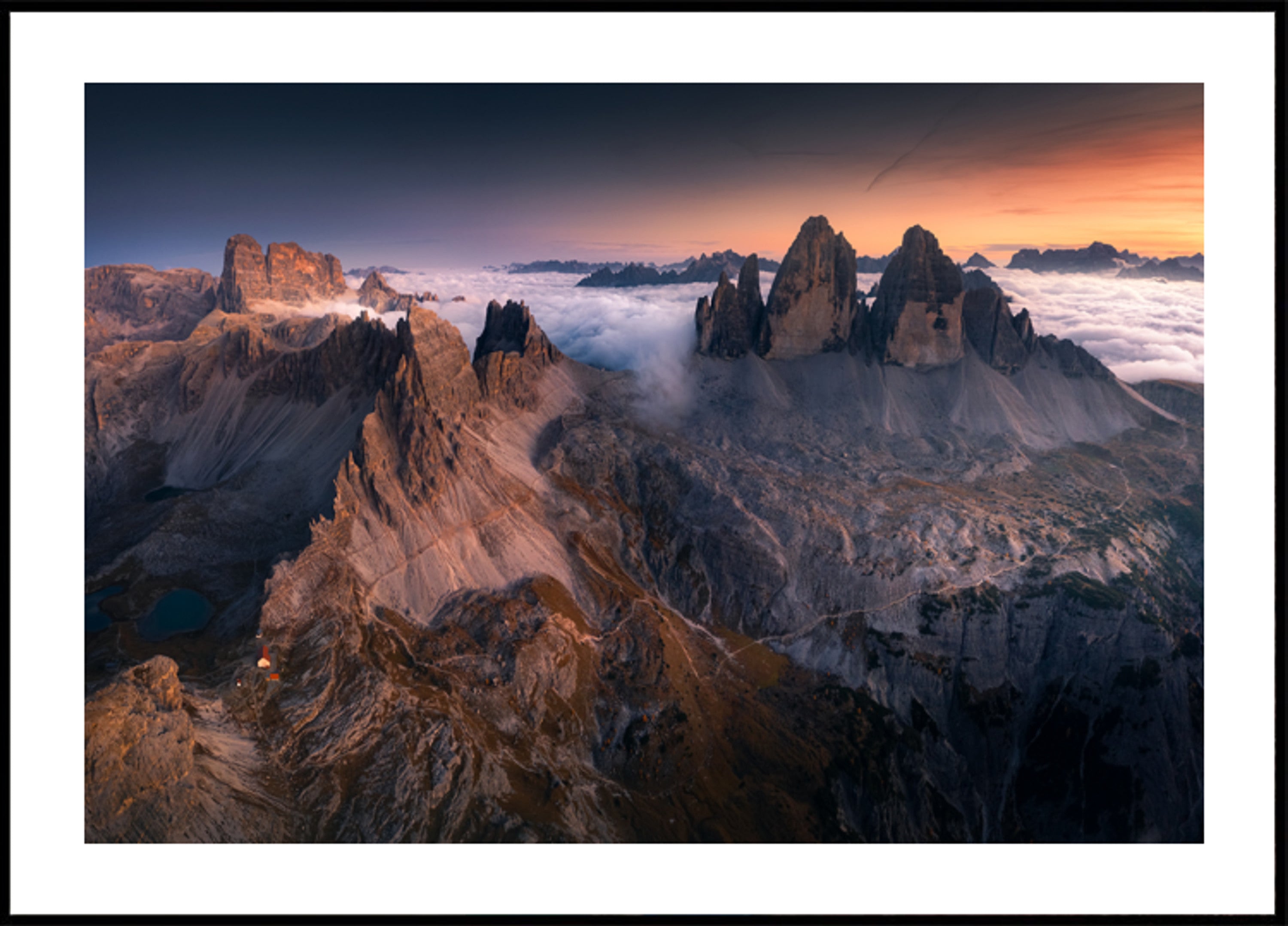 Cime maestose sopra le nuvole