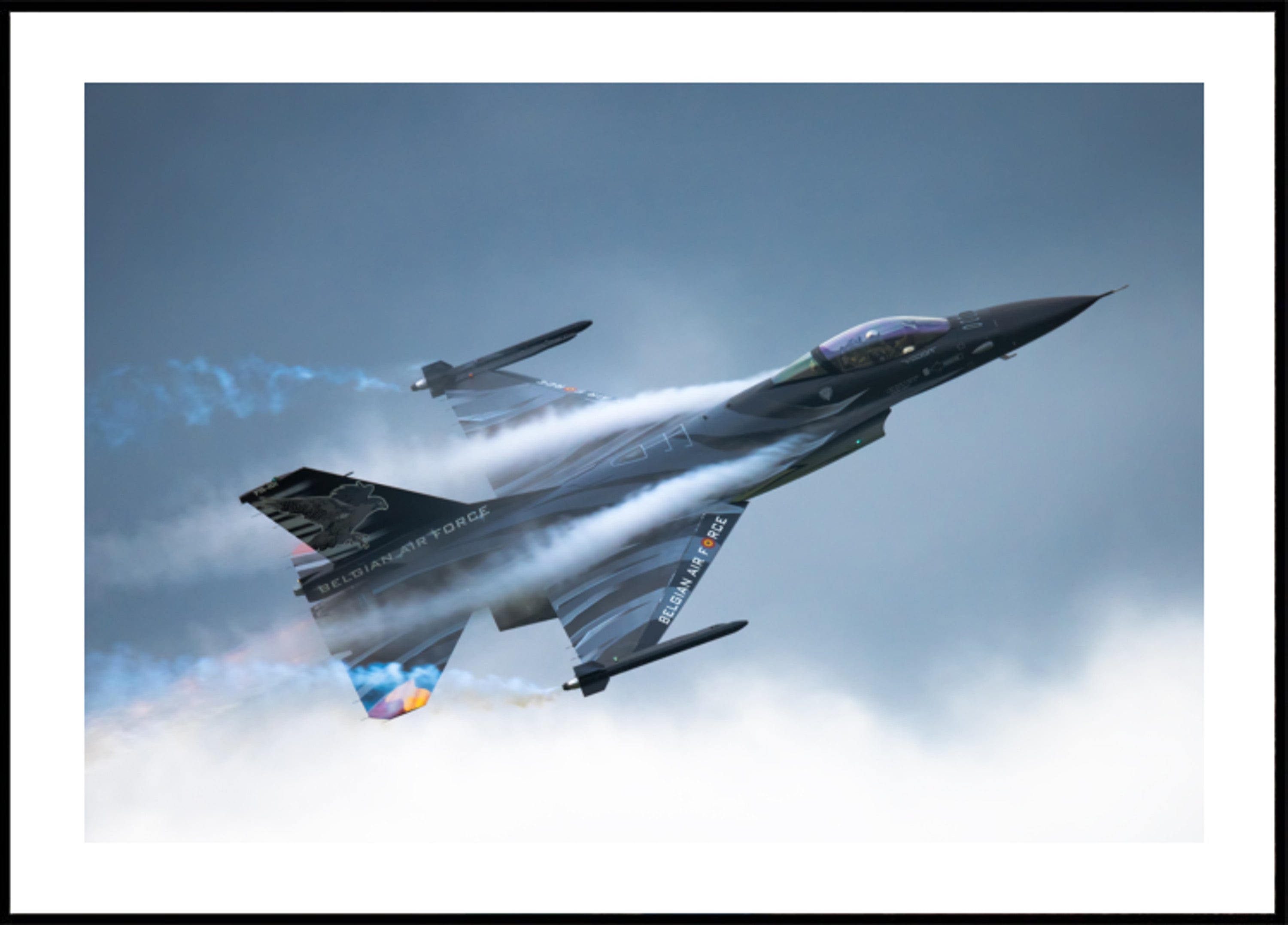 Scie di vapore dei jet da combattimento